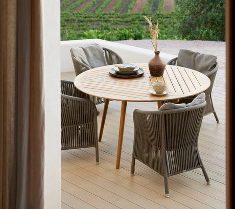 Define Round Dining Table