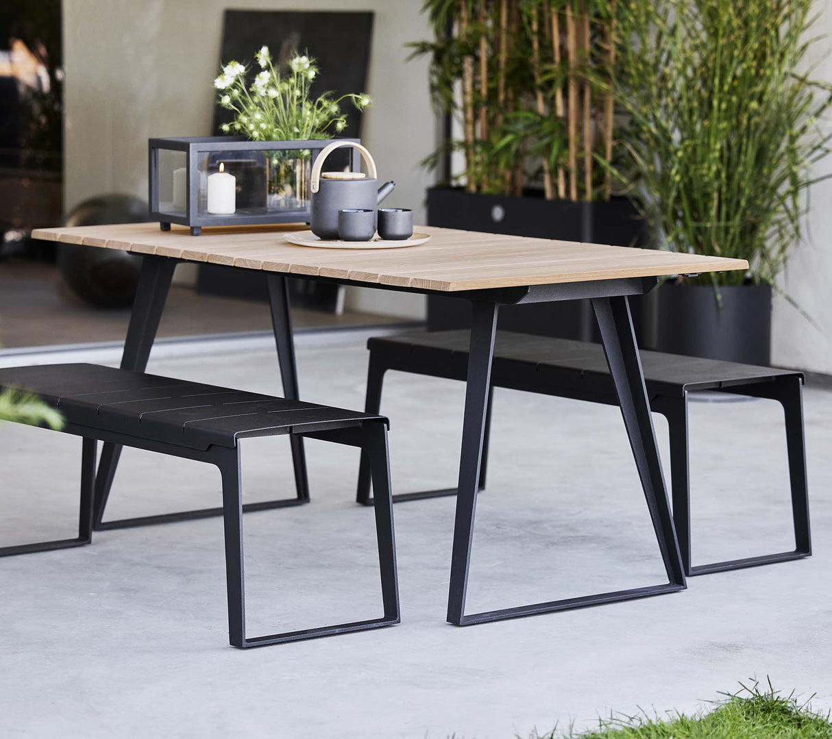 Copenhagen Extending Table - Cedar Nursery - Plants and Outdoor Living